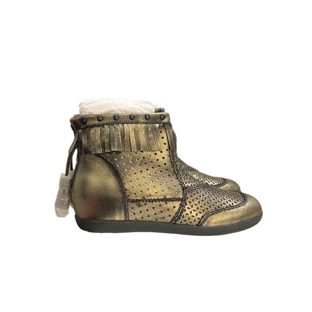 OTBT Stanton Gold Leather Distressed Mocassins Fringe Ankle Boots Size 7.5 NWT